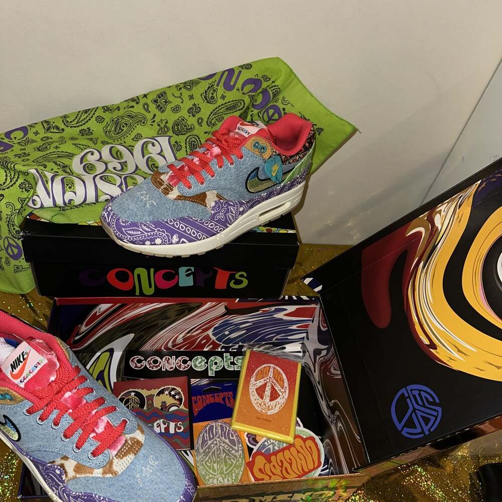 Size 10.5 Sneakers Nike Air Max 1 x Concepts Far Out Special Box DN1803-500
